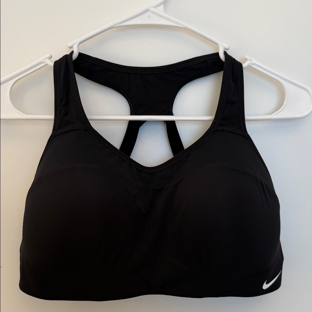 Women’s Nike cross back‎ adjustable black sports bra, size medium, or D-E.